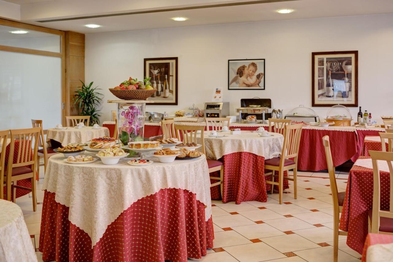 Ih Hotels Firenze Business Скандіччі Екстер'єр фото